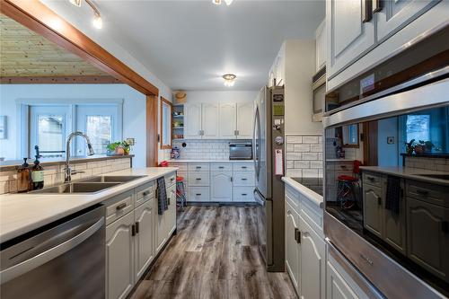 206 7Th Avenue, Kimberley, BC - Indoor Photo Showing Kitchen With Double Sink