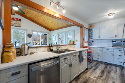 206 7Th Avenue, Kimberley, BC - Indoor Photo Showing Kitchen With Double Sink