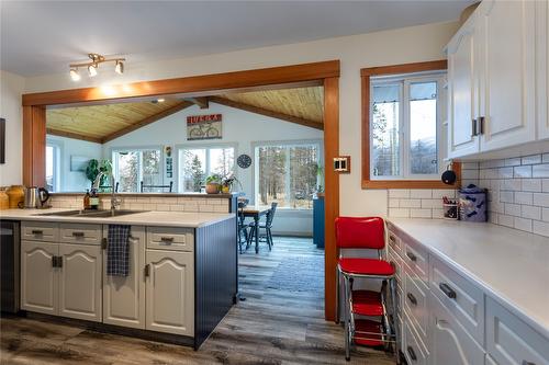 206 7Th Avenue, Kimberley, BC - Indoor Photo Showing Kitchen With Double Sink