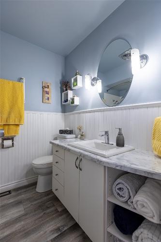 206 7Th Avenue, Kimberley, BC - Indoor Photo Showing Bathroom