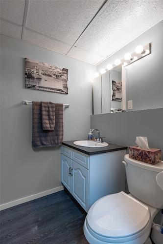 206 7Th Avenue, Kimberley, BC - Indoor Photo Showing Bathroom