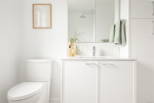 Th8-3450 Whittier Ave, Saanich, BC 