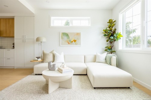 Th8-3450 Whittier Ave, Saanich, BC 