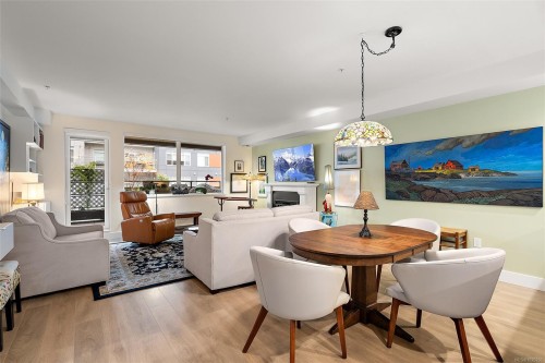 203-2461 Sidney Ave, Sidney, BC - Indoor