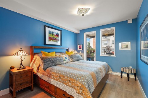 203-2461 Sidney Ave, Sidney, BC - Indoor Photo Showing Bedroom