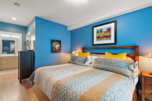 203-2461 Sidney Ave, Sidney, BC - Indoor Photo Showing Bedroom