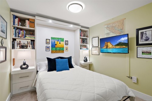 203-2461 Sidney Ave, Sidney, BC - Indoor Photo Showing Bedroom