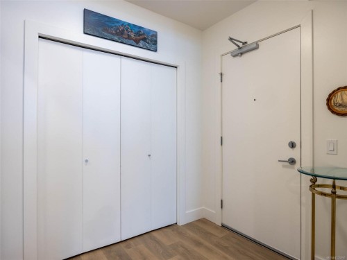 203-2461 Sidney Ave, Sidney, BC - Indoor Photo Showing Other Room