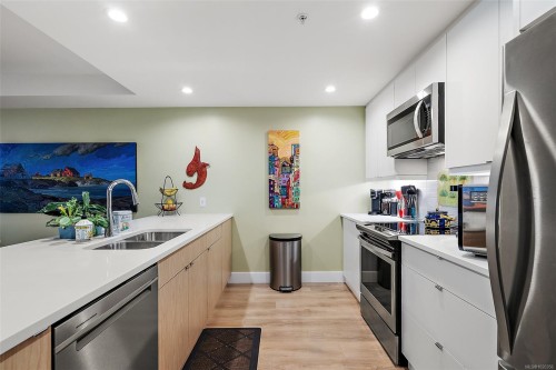 203-2461 Sidney Ave, Sidney, BC - Indoor Photo Showing Kitchen With Double Sink