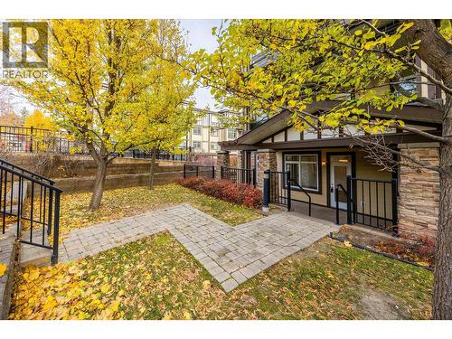 small grassy area by patio - 3843 Brown Road Unit# 2101, West Kelowna, BC - Outdoor