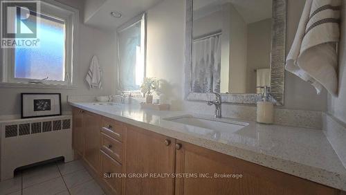 1236 Ogden Avenue, Mississauga, ON - Indoor Photo Showing Bathroom