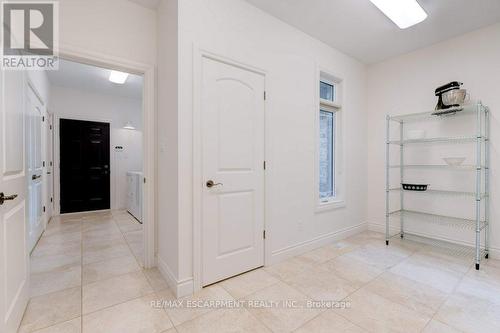 17 Tews Lane, Hamilton, ON - Indoor Photo Showing Other Room