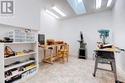 17 Tews Lane, Hamilton, ON - Indoor