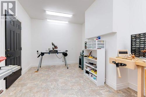 17 Tews Lane, Hamilton, ON - Indoor