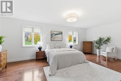 17 Tews Lane, Hamilton, ON - Indoor Photo Showing Bedroom