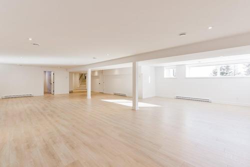 Salle familiale - 1217 Ch. Du Millepertuis, Piedmont, QC - Indoor