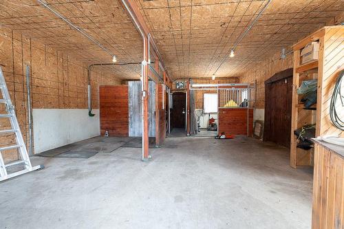 Stable - 320 11E Rang, Wickham, QC - Indoor Photo Showing Garage