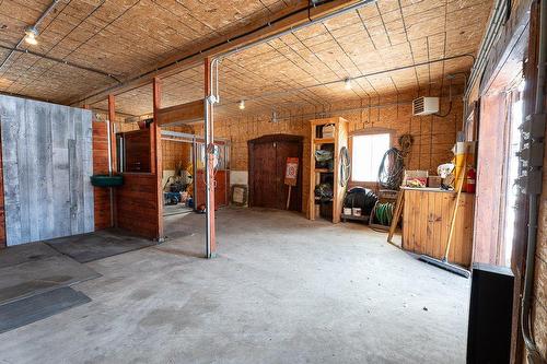Stable - 320 11E Rang, Wickham, QC - Indoor