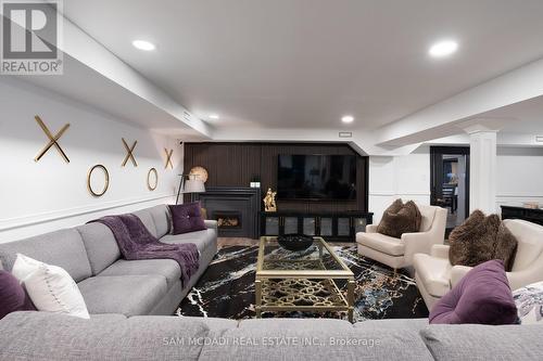 1540 Mississauga Road, Mississauga, ON - Indoor Photo Showing Living Room