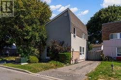 15 HASTING SQUARE  Brampton, ON L6S 2N8