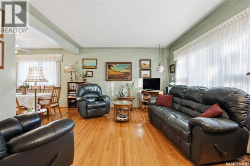 3510 25Th Avenue, Regina, SK - Indoor Photo Showing Living Room