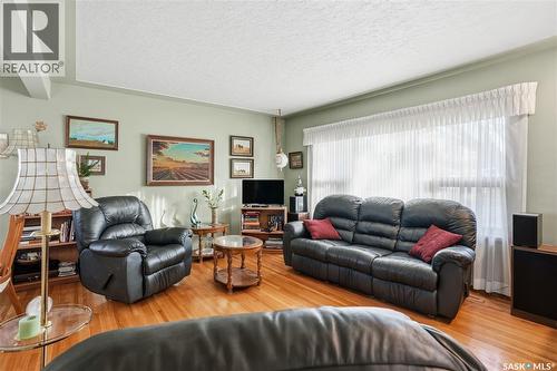 3510 25Th Avenue, Regina, SK - Indoor Photo Showing Living Room