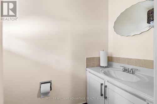 17 - 1051 Sandhurst Circle, Toronto, ON - Indoor Photo Showing Bathroom
