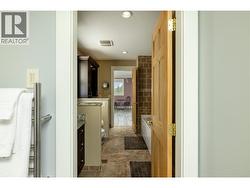 Upper Level Jack and Jill Bathroom - 