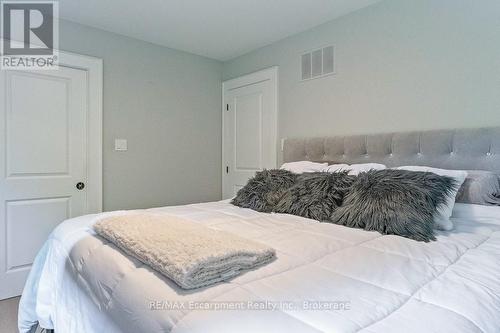 231 Southwood Court, Oakville (Br Bronte), ON - Indoor Photo Showing Bedroom