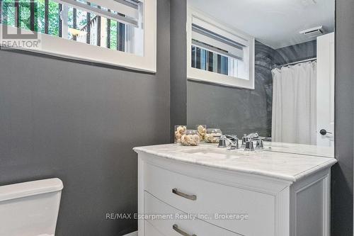231 Southwood Court, Oakville (Br Bronte), ON - Indoor Photo Showing Bathroom