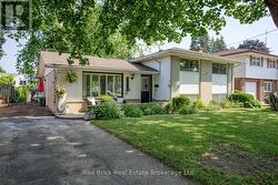 302 ROSS AVENUE  Kitchener, ON N2A 1V6