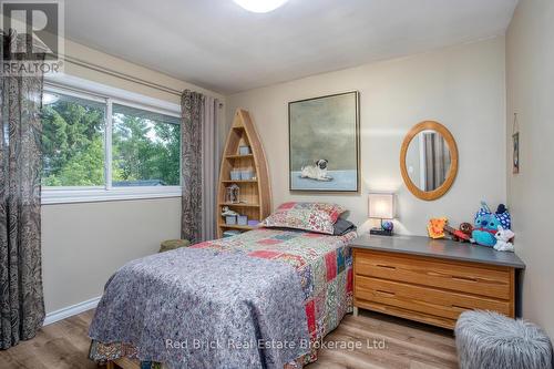 302 Ross Avenue, Kitchener, ON - Indoor Photo Showing Bedroom
