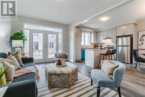 1914 Thames Circle, Milton, ON - Indoor Photo Showing Living Room