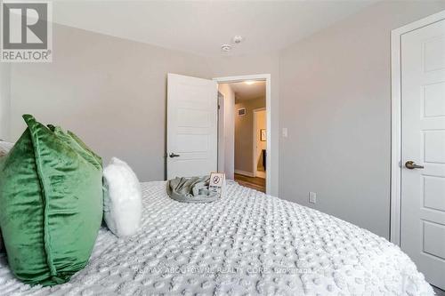 1914 Thames Circle, Milton, ON - Indoor Photo Showing Bedroom