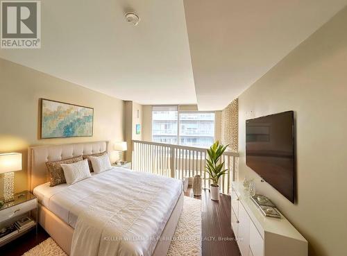 426 - 1029 King Street W, Toronto, ON - Indoor Photo Showing Bedroom