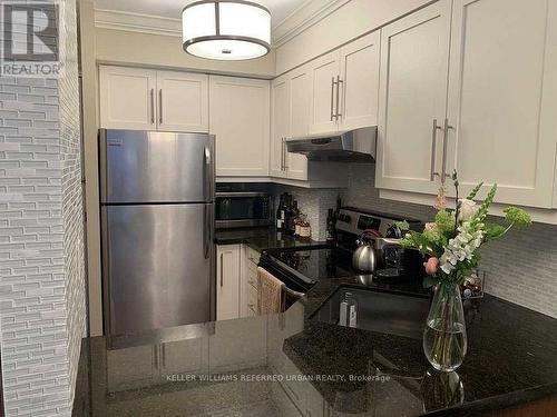 426 - 1029 King Street W, Toronto, ON - Indoor Photo Showing Kitchen