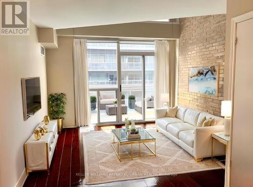 426 - 1029 King Street W, Toronto, ON - Indoor Photo Showing Living Room