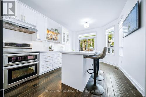 432 Woodsmere Crescent, Pickering, ON - Indoor Photo Showing Kitchen With Upgraded Kitchen