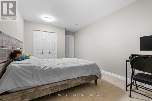 6977 Lambeth Walk, London South (South V), ON - Indoor Photo Showing Bedroom