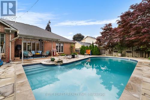 6977 Lambeth Walk, London South (South V), ON - Outdoor With In Ground Pool