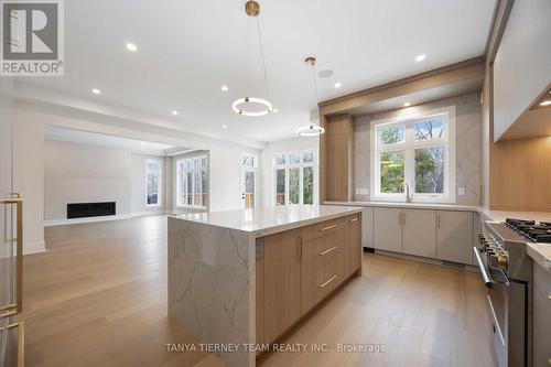 50 Carnwith Drive W, Whitby, ON - Indoor Photo Showing Kitchen With Upgraded Kitchen