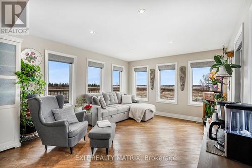 3139 Birchgrove Road, Ottawa, ON - Indoor Photo Showing Living Room