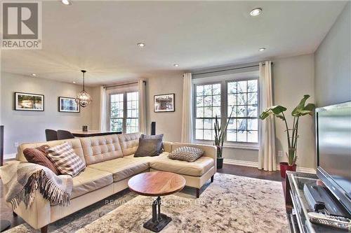208 Pine Cove Road, Burlington, ON - Indoor Photo Showing Living Room