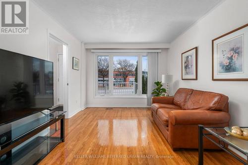 328 Weston Road, Toronto, ON - Indoor Photo Showing Living Room