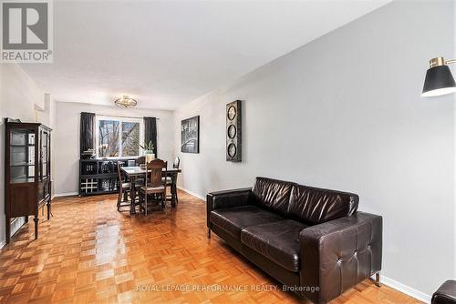 Nice and bright - 6349 St Louis Drive, Ottawa, ON - Indoor Photo Showing Living Room