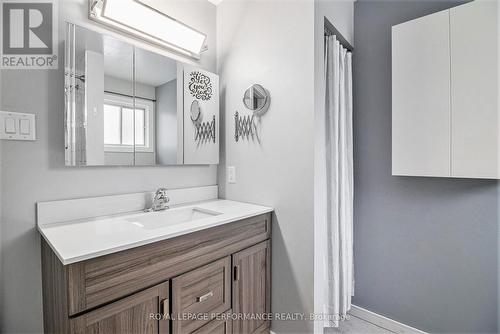 6349 St Louis Drive, Ottawa, ON - Indoor Photo Showing Bathroom