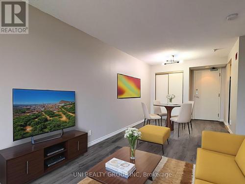 510 - 45 Holland Avenue, Ottawa, ON - Indoor Photo Showing Living Room
