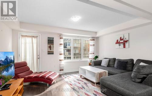 1525 Husband Place, Milton, ON - Indoor Photo Showing Living Room