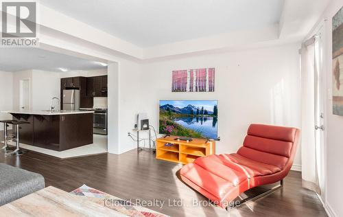 1525 Husband Place, Milton, ON - Indoor Photo Showing Living Room