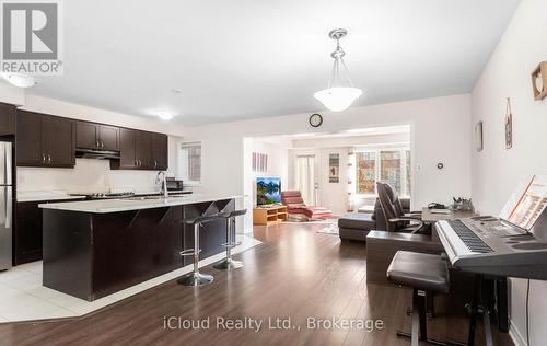 1525 Husband Place, Milton, ON - Indoor Photo Showing Kitchen